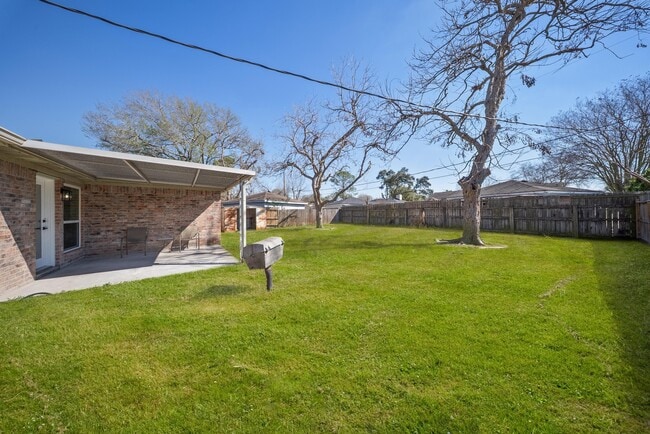 Building Photo - 9115 Tanager St