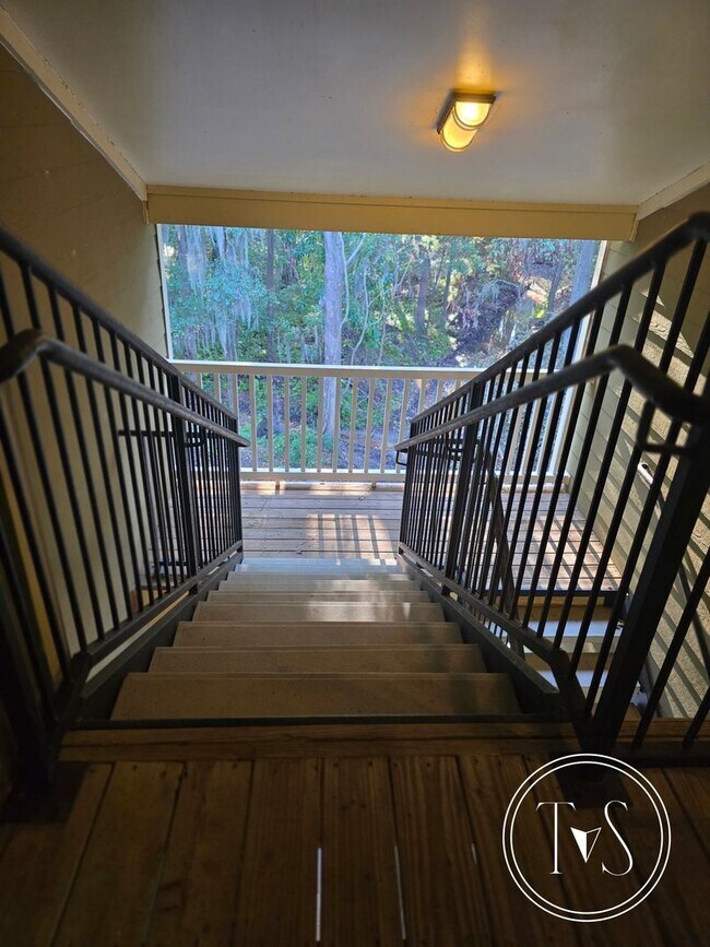 Building Photo - RATE DROP ALERT (was $2300/month)!