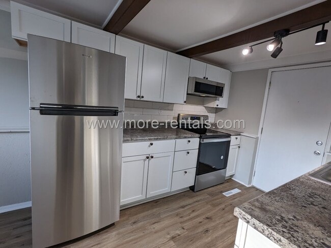 Building Photo - Remodeled Southfield house with large yard