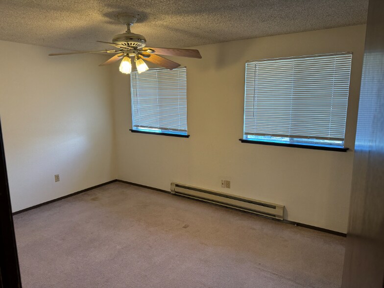 Building Photo - 950 SW Harrier Cir