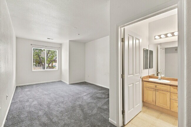 Building Photo - 9557 W San Juan Cir