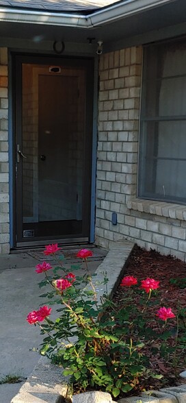 Building Photo - 1405 Ocotilla Dr