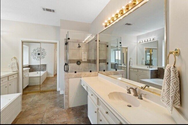 Building Photo - 18234 Knotty Green Dr