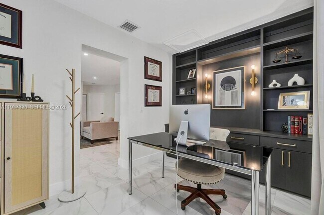 Building Photo - 6470 SW 27th St