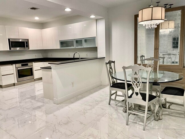 Building Photo - 850 Millbrae Ct
