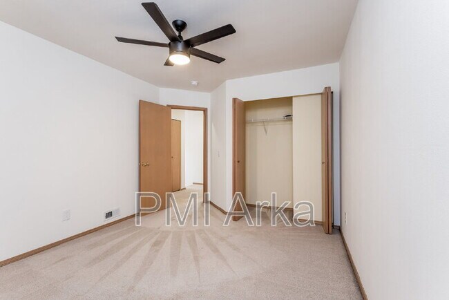 Building Photo - 10522 SE 264th St