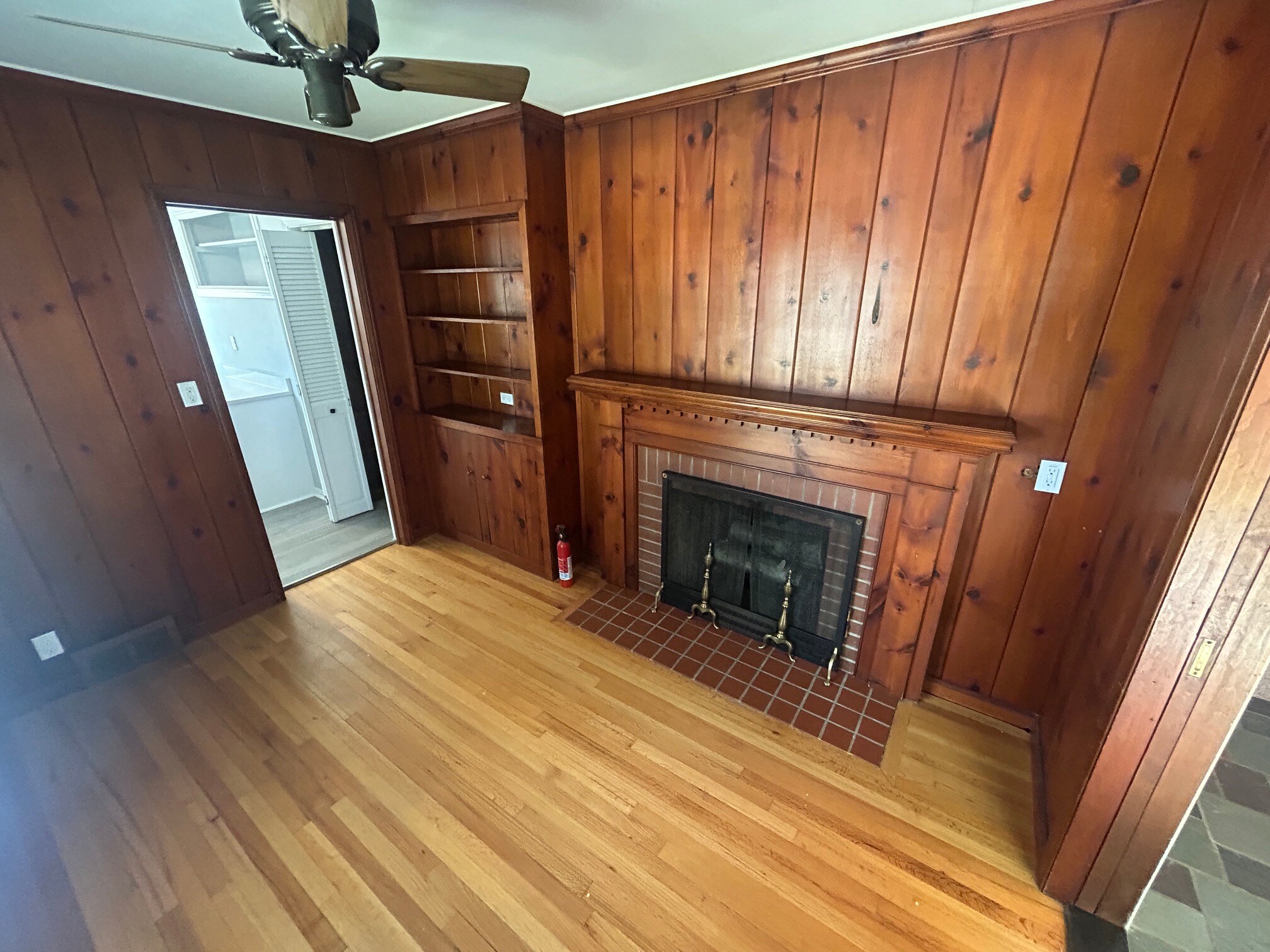 Building Photo - 4121 Seminole Dr