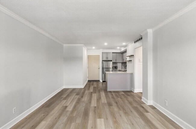 Building Photo - 2285 Peachtree Rd NE