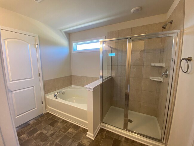 Building Photo - 6015 Weddington Pointe Dr