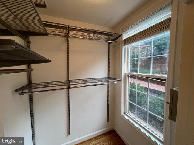 Building Photo - 1320 N Wayne St