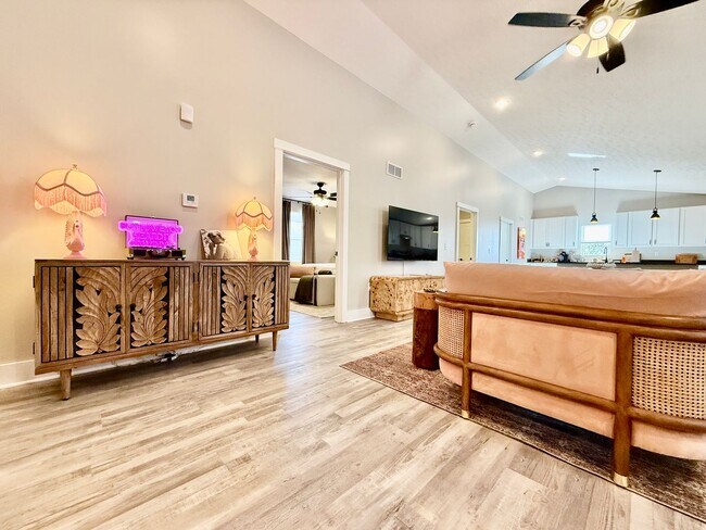 Building Photo - 5 Bed 3 Bath Home With Hot Tub In West Chester, OH