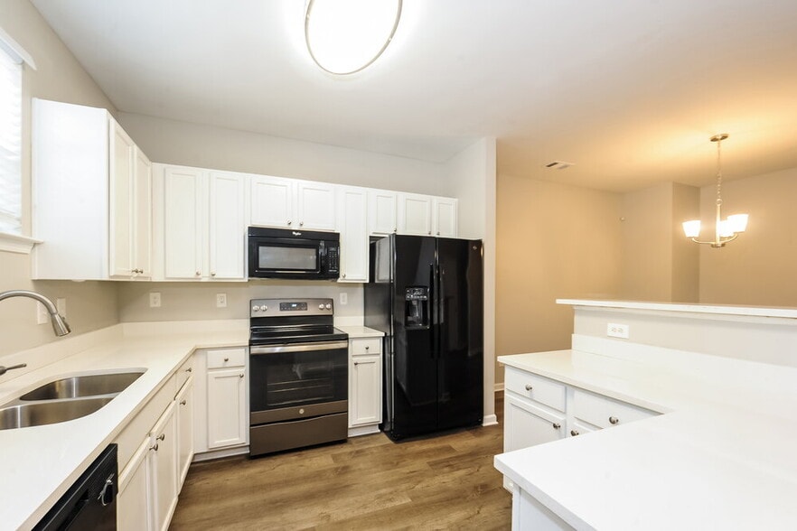 Building Photo - 202 Oconee Way