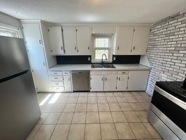 Building Photo - Single Family Ranch for Rent In Sixteen Ac...