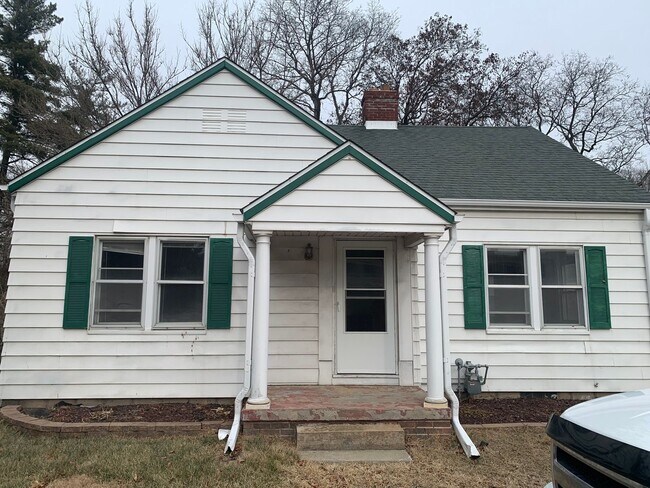 Building Photo - 4-bedroom house for RENT