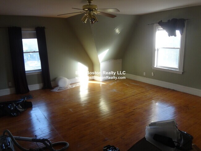 Building Photo - 26 Marathon St