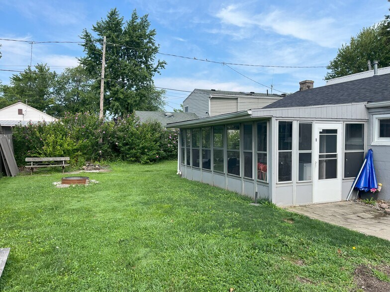 Building Photo - 242 N Worthy St