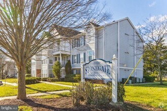 Building Photo - 7678 Gladstone Rd