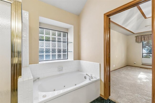 Building Photo - 1820 Chelsea Dr