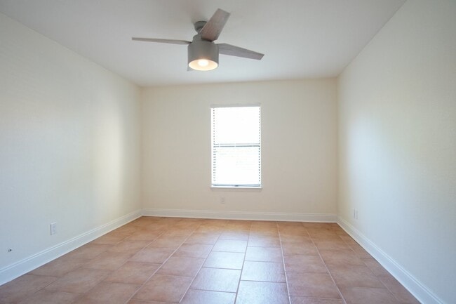 Building Photo - Modern 2-Bedroom Condo Across from the Bay...