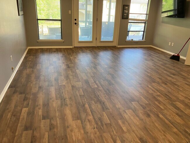 Building Photo - 303 Granite Shoals Ln