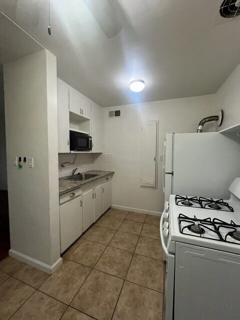 Building Photo - 1 bed 1 bath unit available close to downtown Tracy