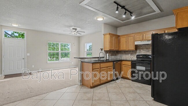 Building Photo - 43018 Burlington Dr
