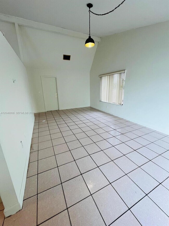 Building Photo - 925 NE 207th Terrace