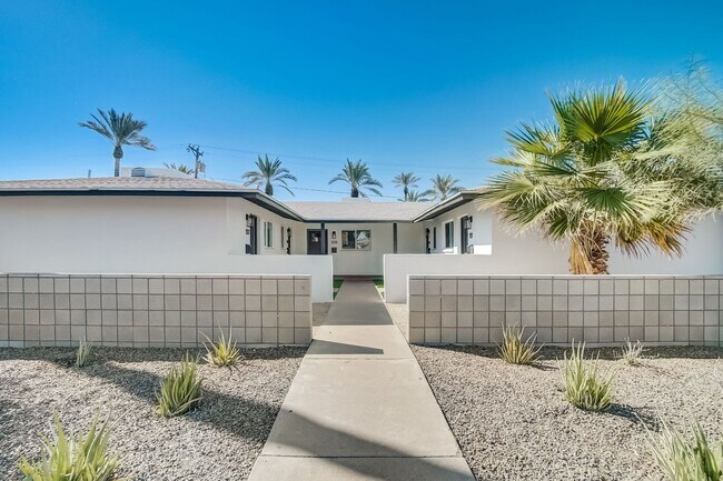 Building Photo - 3 bed | 2 bath Casita Style Home - 1 Mile to ASU!