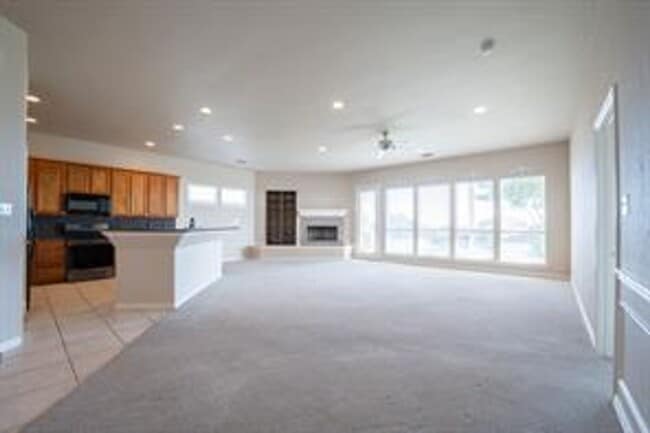 Building Photo - Lakeside Village Living