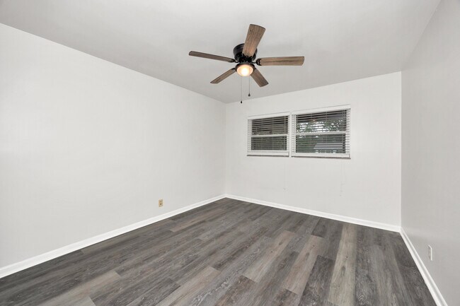 Building Photo - 4210 Toftoy Dr SW