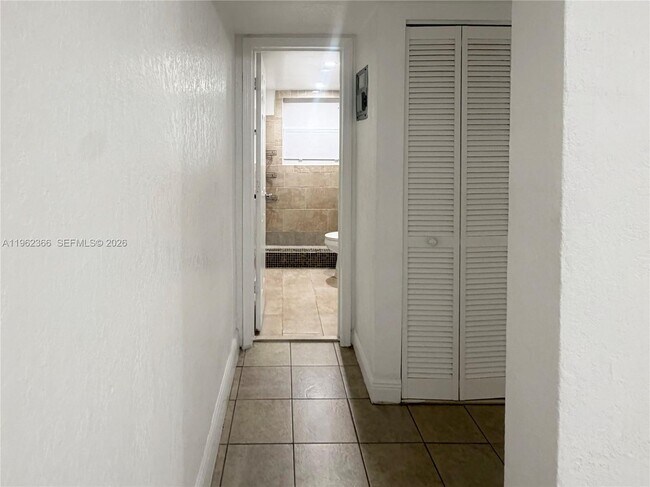 Building Photo - 1245 W 24th St