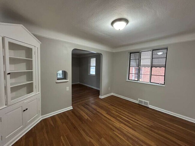 Building Photo - 19181 Lakeshore Blvd