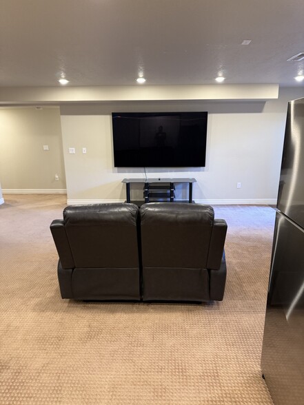 Building Photo - 1213 E St Josephs St