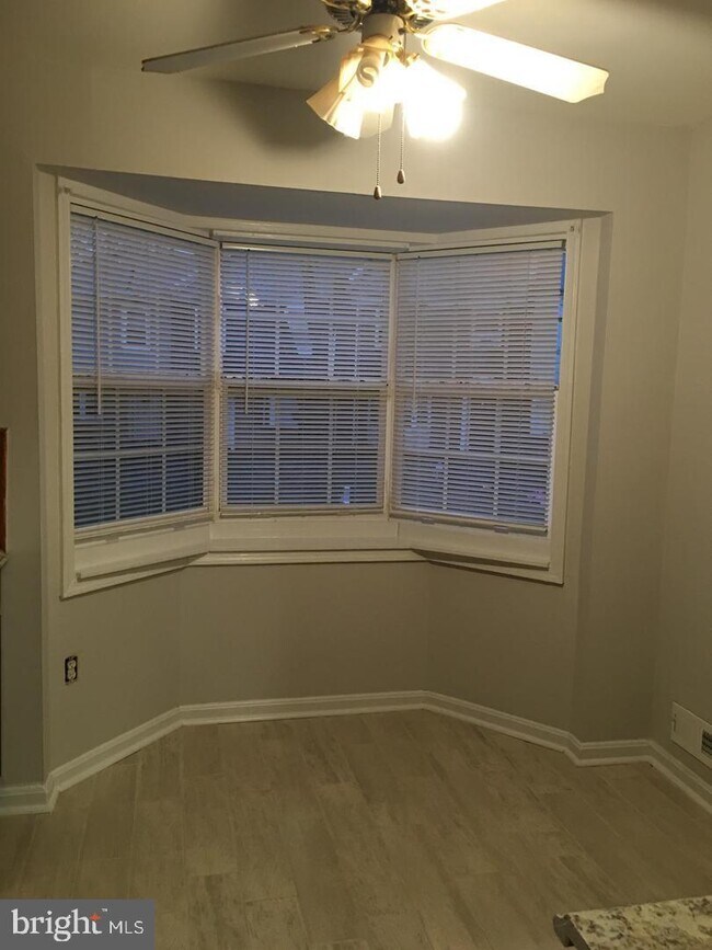 Building Photo - 10262 Cub Run Ct