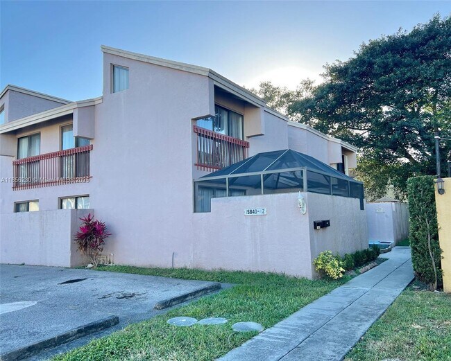 Building Photo - 15840 SW 90th Ct
