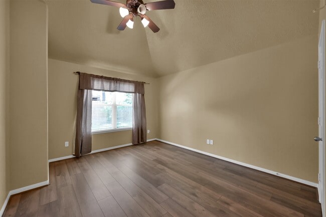 Building Photo - 7 S Hawthorne Hollow Cir