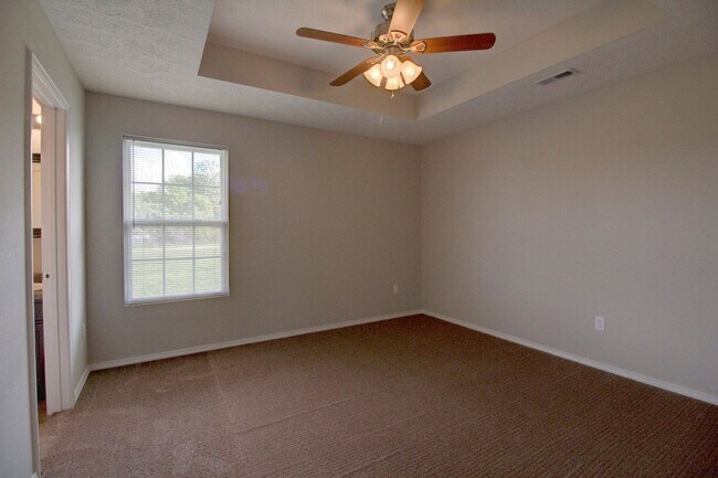 Building Photo - 3 Bedroom in Springfield!