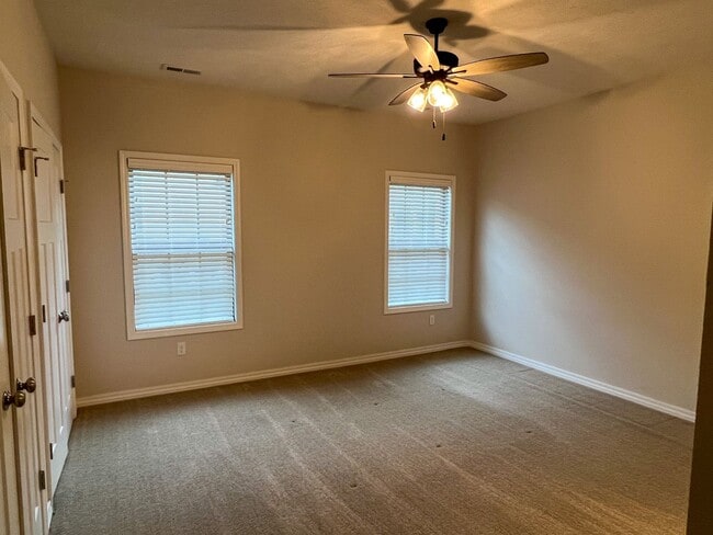 Building Photo - NEW LUXURY 3 BED 2 BATH 2 CAR GARAGE DUPLEX