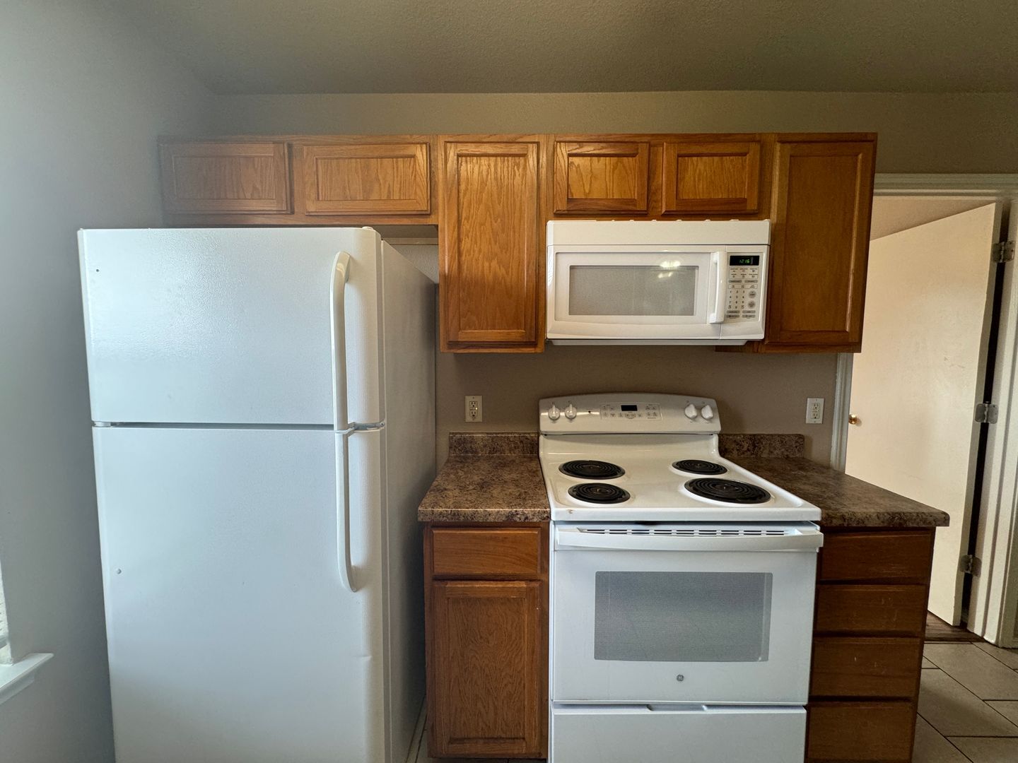 Building Photo - 5702 Greengate Dr