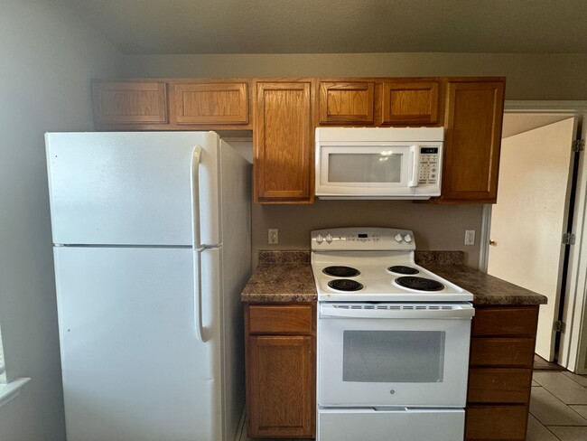 Building Photo - 5702 Greengate Dr