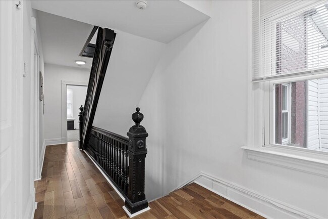 Building Photo - 515 Cato St