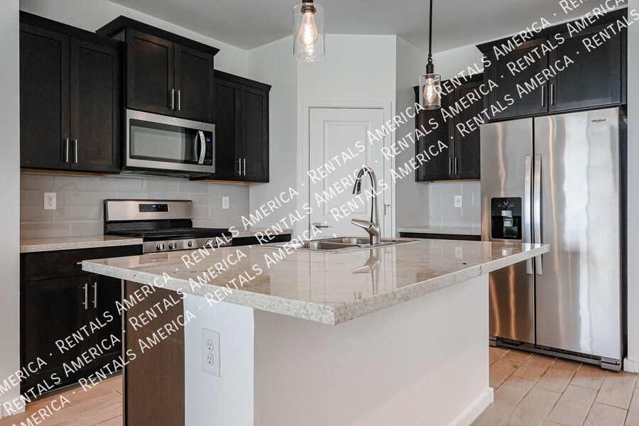 Building Photo - 40322 W Hillman Dr