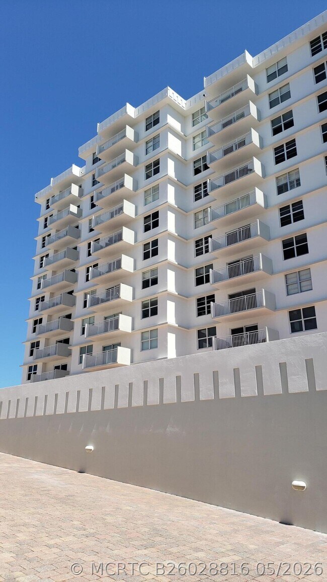 Building Photo - 4511 S Ocean Blvd