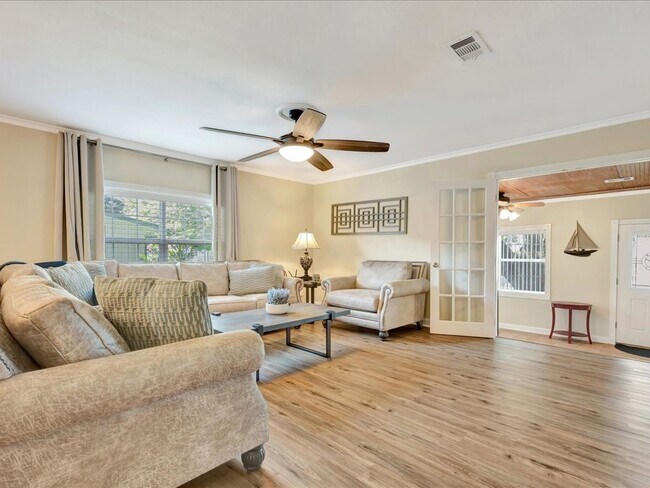 Building Photo - 683 Water View Dr