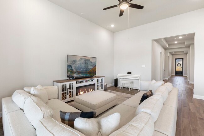 Building Photo - 16147 Sapphire Crst Dr