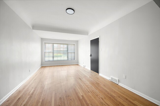 Building Photo - 4849 W Hutchinson St