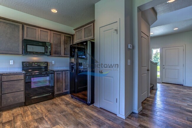 Building Photo - Beautiful 3 bed 2.5 bath Home in Post Falls