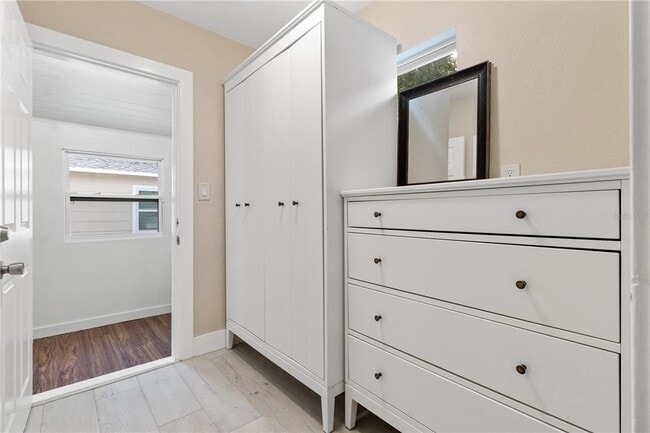 Building Photo - 609 N Osceola Ave