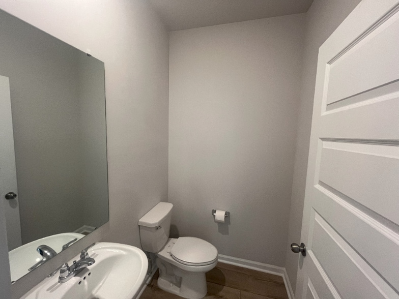 Building Photo - 5004 Del Corso St