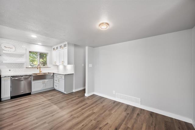 Building Photo - 703 Timberline Dr